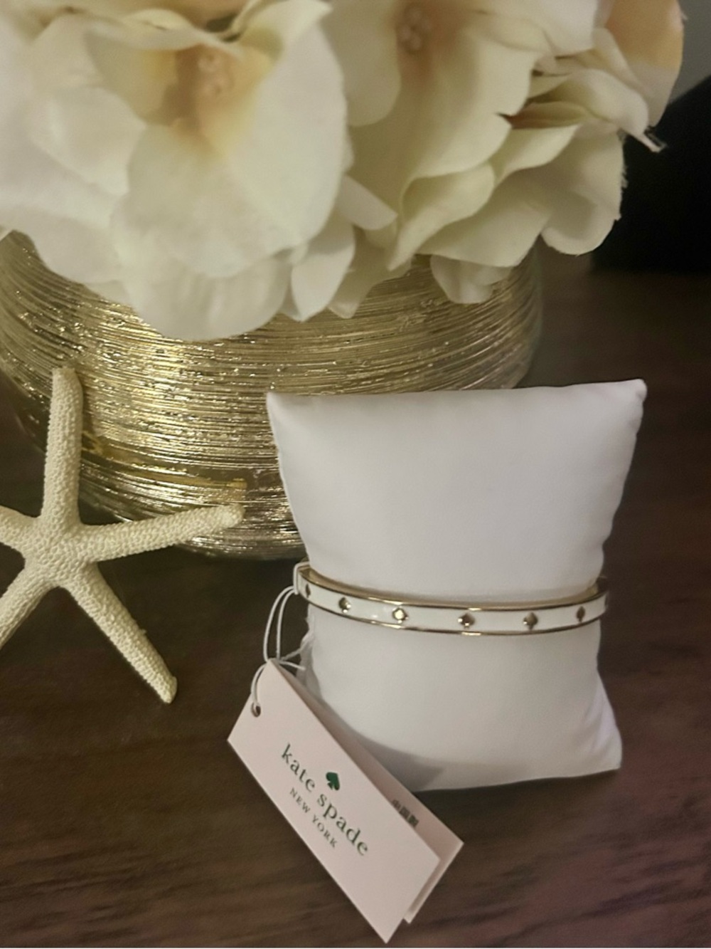 Kate Spade New York “Spot the Spade” hinged bangle-White